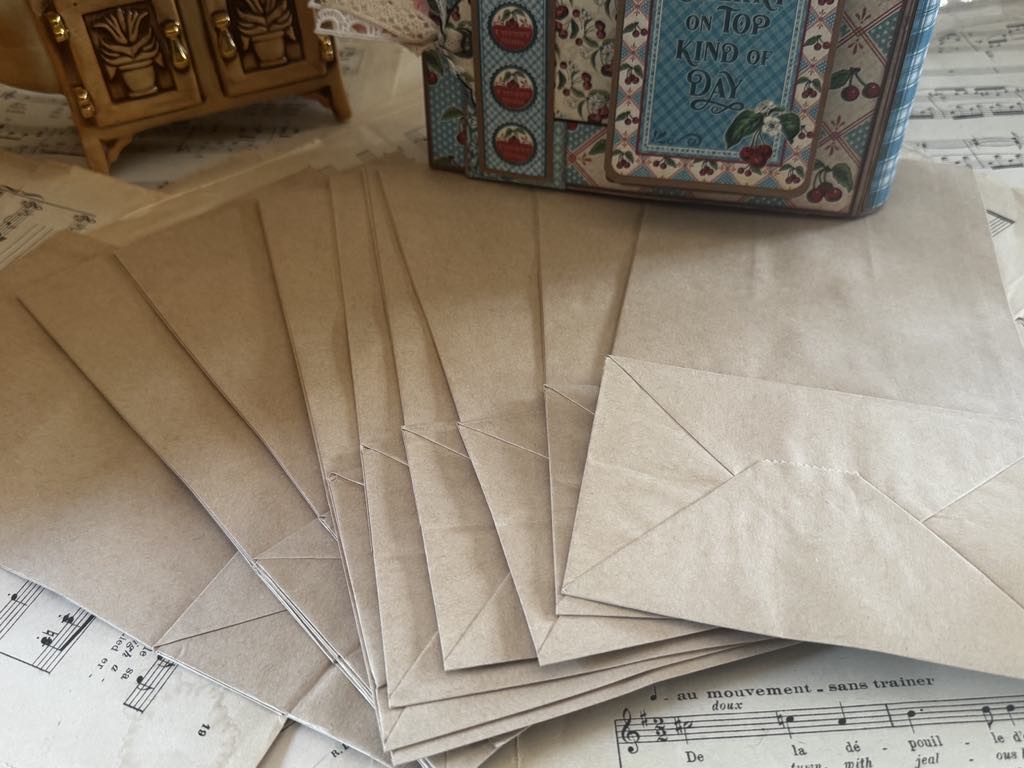 KRAFT LUNCH BAGS FOR ALBUM MAKING